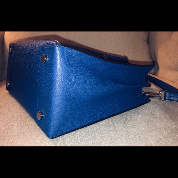 MICHAEL KORS AZURE HANDBAG & FLORAL ZIP WALLET SET - Picture 5 of 8